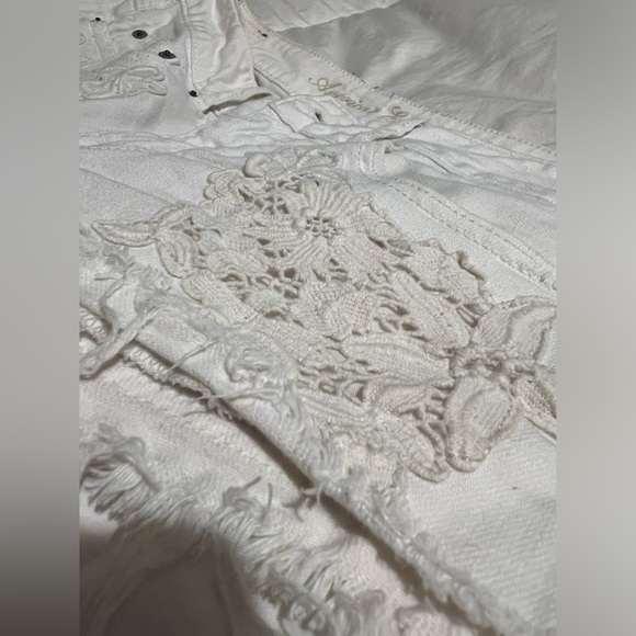 White American Eagle Short Shorts with Lace Design - Picture 4 of 5